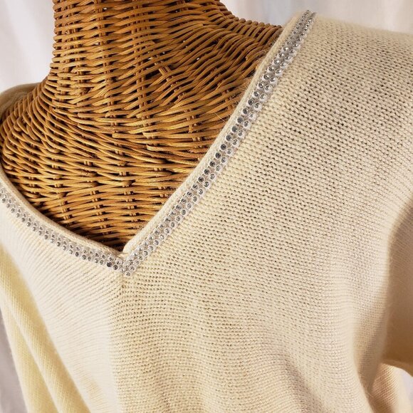 I.B. DIFFUSION Women's Beaded White Sweater Size M/L - Picture 4 of 5